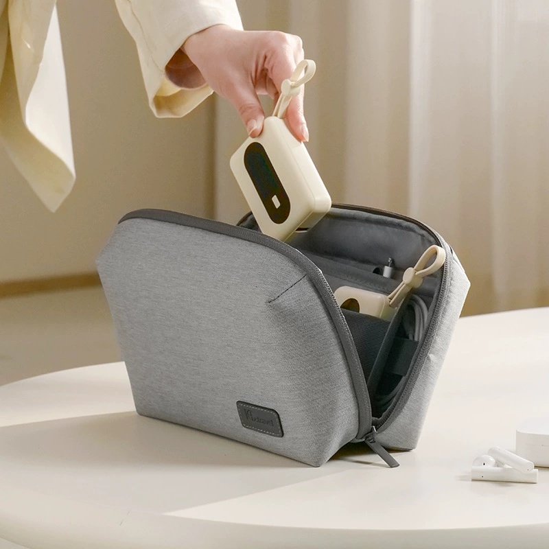 Organizer na elektronikę, wodo – Tech Accessories Travel Organizer Pouch recenzja i cena