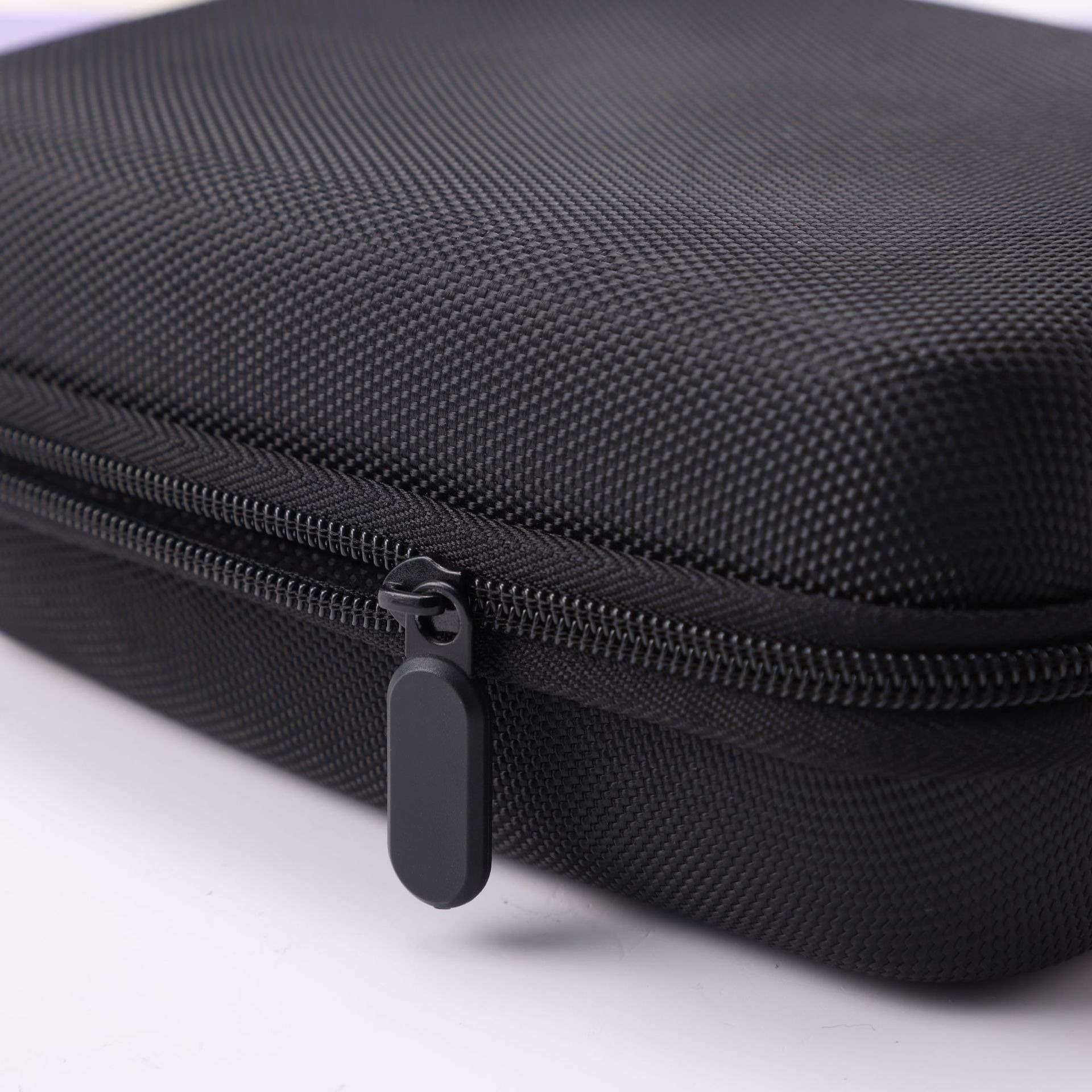 Przenośna owalna, kwadratowa,  – Tech Accessories Case recenzja i cena