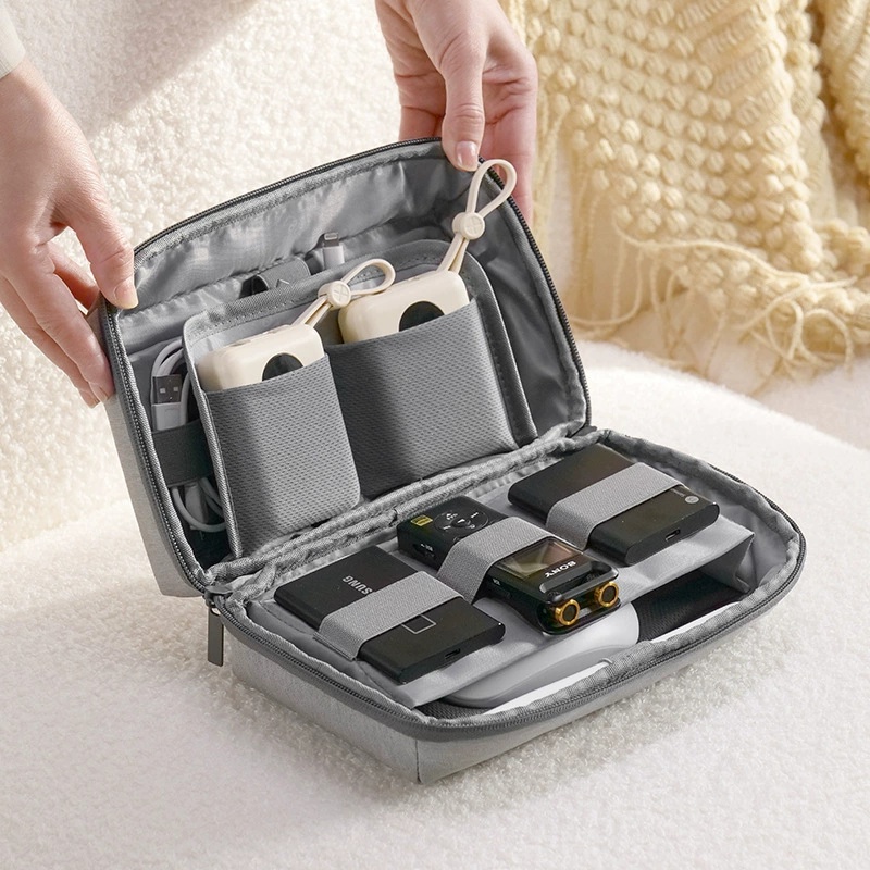 Organizer na elektronikę, wodo – Tech Accessories Travel Organizer Pouch recenzja i cena